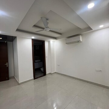Room in 3 BHK Builder Floor at Vasant Kunj Enclave – for Rent