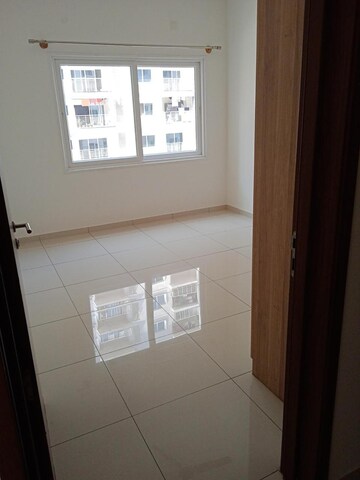 Room in 2.5 BHK Apartment at LnT Raintree Boulevard, Hebbal – for Rent