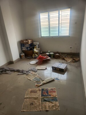 Room in 2 BHK Apartment at Vivekananda Park – for Sale