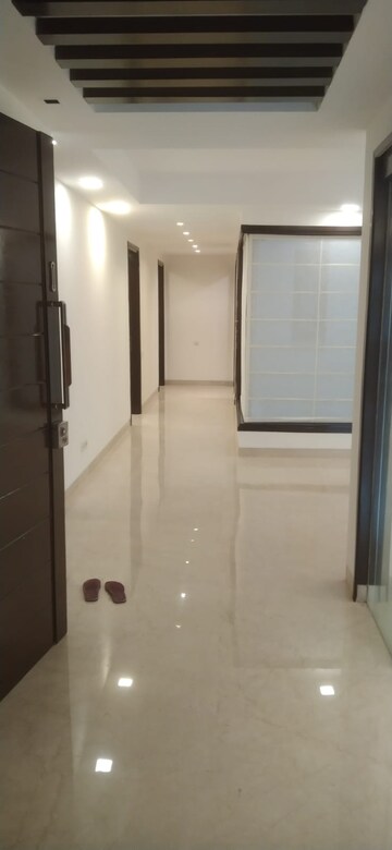Building Lobby in 2 BHK Builder Floor at Lajpat Nagar 4 – for Sale