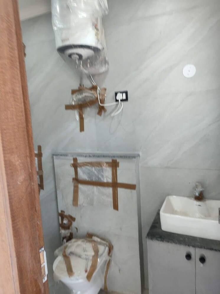 Bathroom, freedom fighters enclave 2 Bedroom 850 Sq.Ft. Builder Floor In Freedom Fighters Enclave Delhi 8939264
