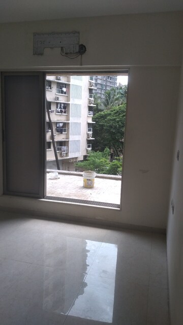 Room in 3 BHK Apartment at Vardhman Grandeur, Andheri West – for Rent