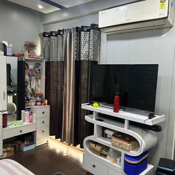 Gym in 3 BHK Apartment at Gardenia Golf City, Noida Central – for Rent
