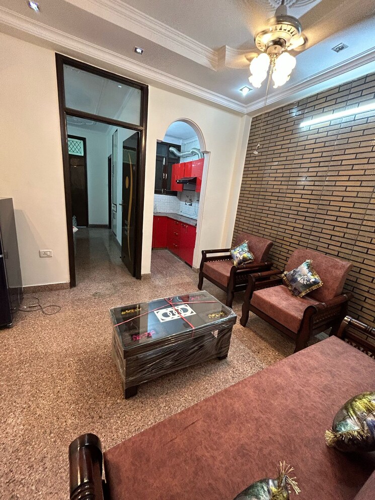  Parking, freedom fighters enclave 1 Bedroom 550 Sq.Ft. Builder Floor In Freedom Fighters Enclave Delhi 8939331