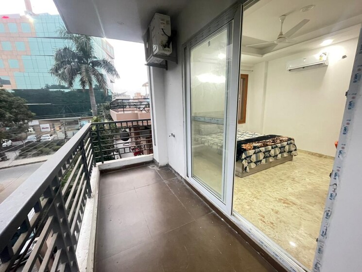 Balcony, sector 17a 1 RK 500 Sq.Ft. Builder Floor In Sector 17a Gurgaon 8939351