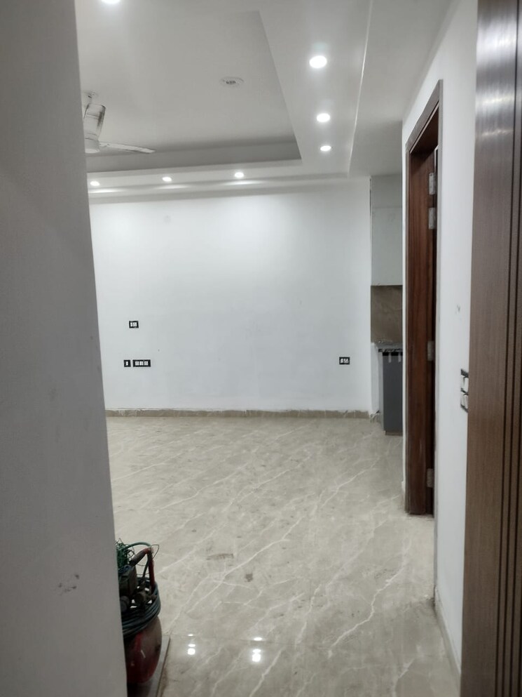 undefined, freedom fighters enclave 3 Bedroom 1350 Sq.Ft. Builder Floor In Freedom Fighters Enclave Delhi 8939355