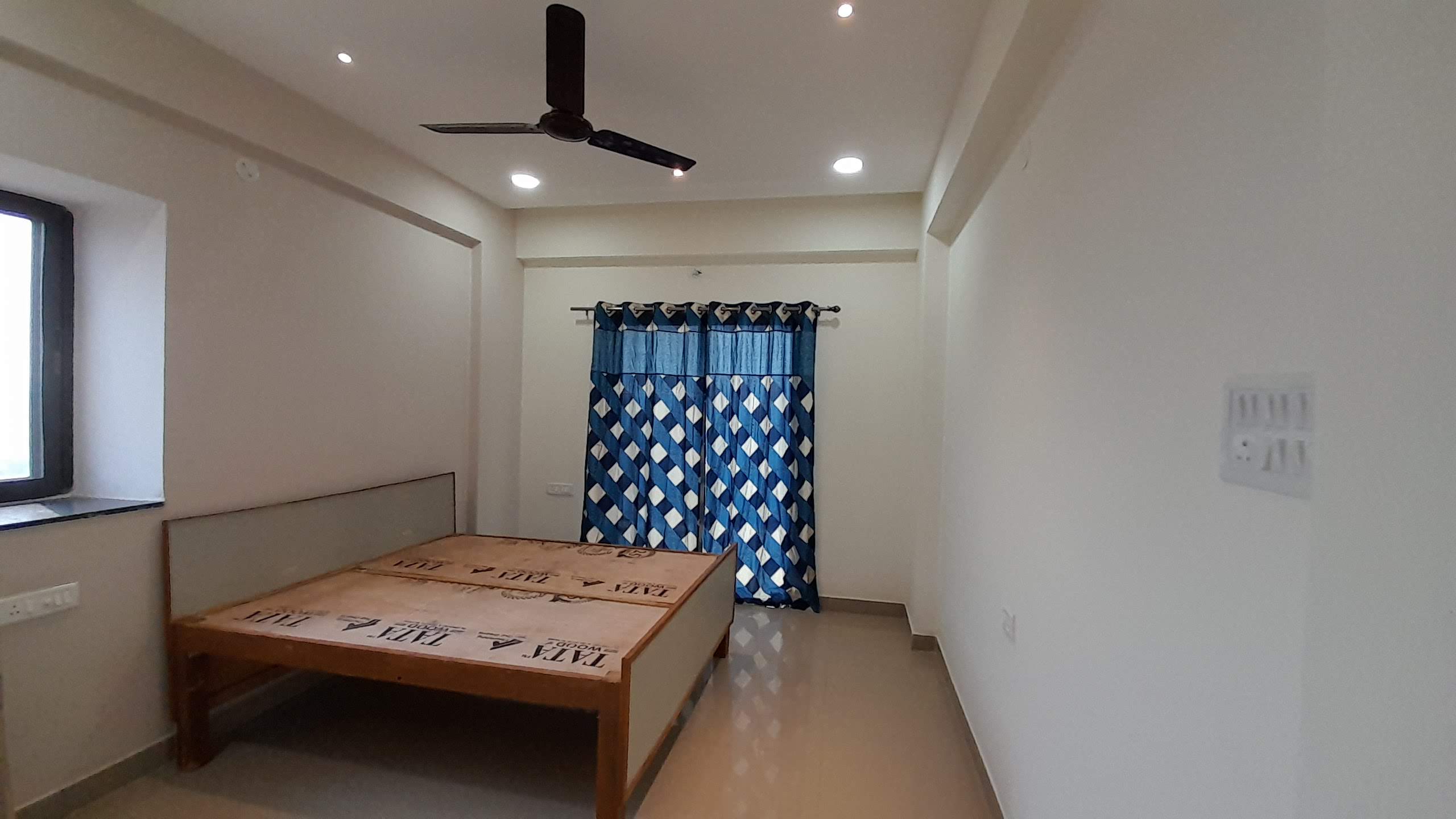 2 BHK + Extra Room Apartment For Rent in Labhandi