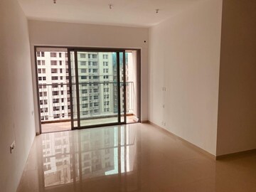 Room in 3 BHK Apartment at Kalpataru Parkcity, Kolshet Road – for Sale