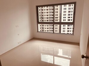 Room in 3 BHK Apartment at Kalpataru Parkcity, Kolshet Road – for Sale