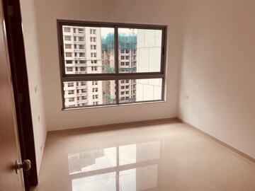 Room in 3 BHK Apartment at Kalpataru Parkcity, Kolshet Road – for Sale
