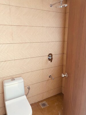 Bathroom in 3 BHK Apartment at Kalpataru Parkcity, Kolshet Road – for Sale