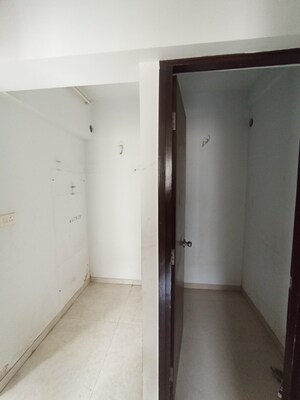 Room in 1.5 BHK Apartment at Lodha Palava City Lakeshore Greens, Dombivli East – for Sale