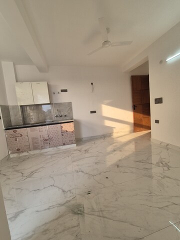 Living Room in 1 BHK Builder Floor at Palm Residency Chhatarpur, Chattarpur – for Rent