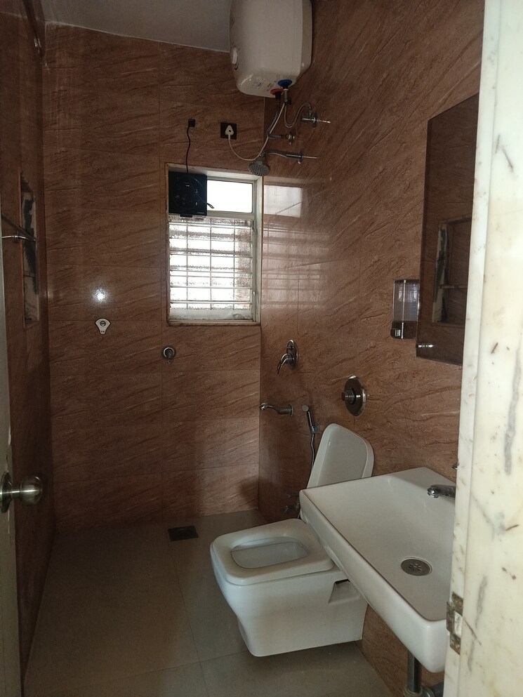 Bathroom, lunkad-colonnade-i 3.5 Bedroom 2000 Sq.Ft. Apartment In Viman Nagar Pune 8939531