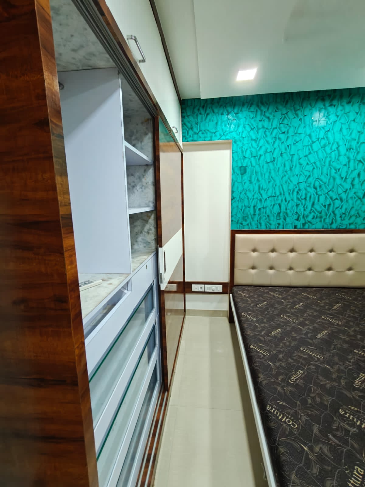 2 BHK 600 Sq.Ft. Apartment in Yash Plaza Dadar West