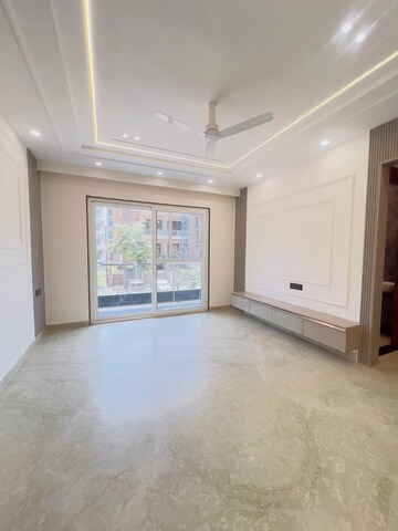 Room in 4 BHK Builder Floor at SS Southend Floors, South City 2 – for Sale