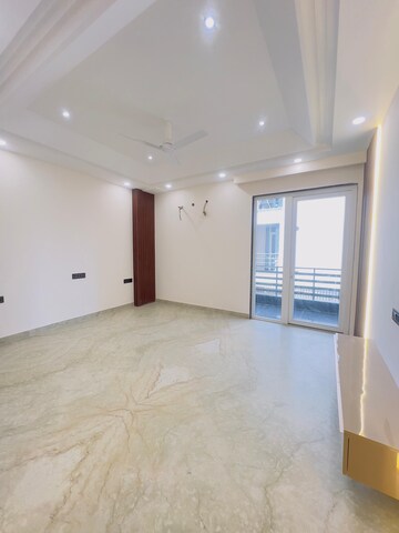 Room in 4 BHK Builder Floor at SS Southend Floors, South City 2 – for Sale