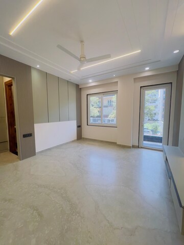Room in 4 BHK Builder Floor at SS Southend Floors, South City 2 – for Sale