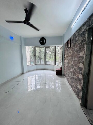 Room in 2 BHK Apartment at Meridian Apartment Andheri, Andheri West – for Rent