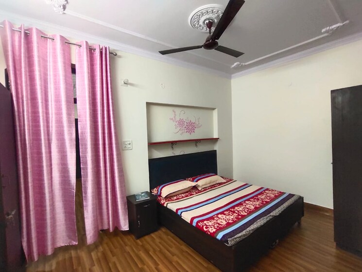 Bedroom, rajouri garden 3 Bedroom 200 Sq.Yd. Builder Floor In Rajouri Garden Delhi 8939597