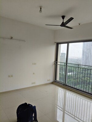 Room in 2 BHK Apartment at Kalpataru The Sunrise, Kolshet Road – for Sale