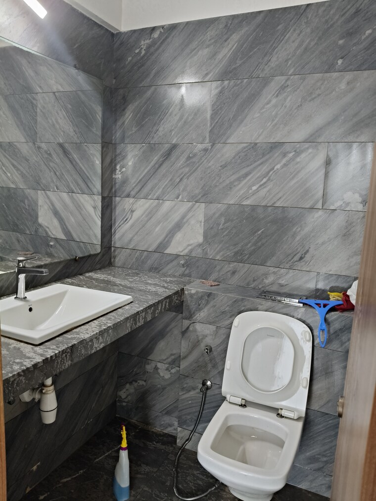 Bathroom, kalpataru-the-sunrise 2 Bedroom 796 Sq.Ft. Apartment In Kolshet Road Thane 8939615