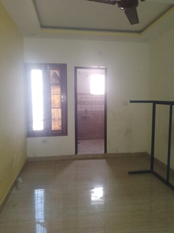 Room in 2 BHK Apartment at Chinhat – for Rent