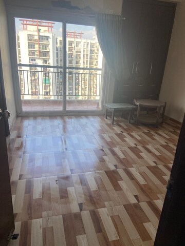 Room in 3 BHK Apartment at Antriksh Golf View, Sector 78 – for Rent