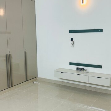 Room in 3 BHK Builder Floor at Sector 26 – for Rent