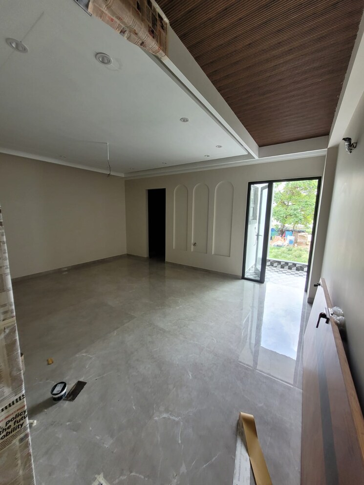 Room, parklands 4 Bedroom 500 Sq.Yd. Builder Floor In Sector 85 Faridabad 8939756