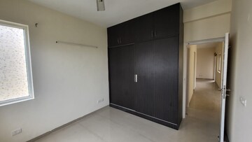 Room in 3 BHK Apartment at Pioneer Park Phase 1, Sector 61 – for Rent