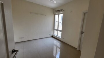Room in 3 BHK Apartment at Pioneer Park Phase 1, Sector 61 – for Rent