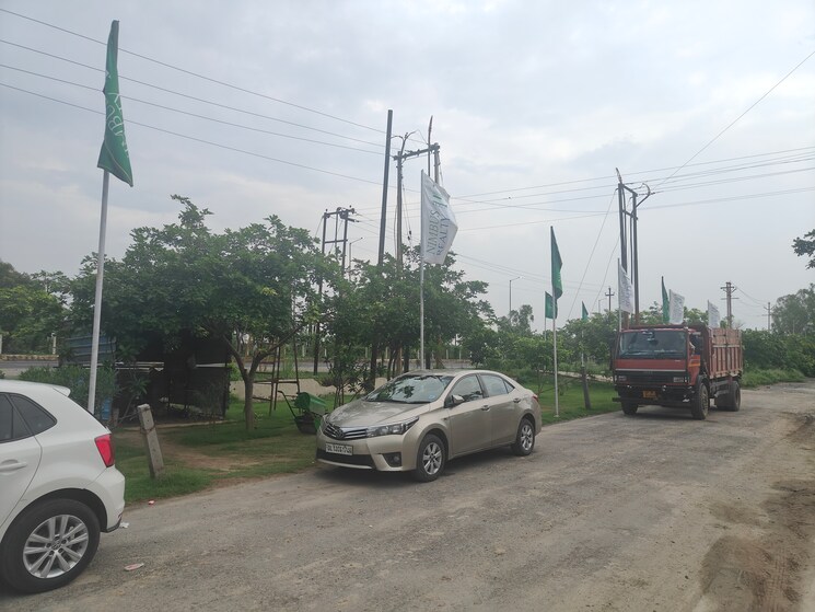  Parking, nimbus-the-palm-village 3.5 Bedroom 2175 Sq.Ft. Independent House In Sector 22a Yamuna Expressway Greater Noida 8939842