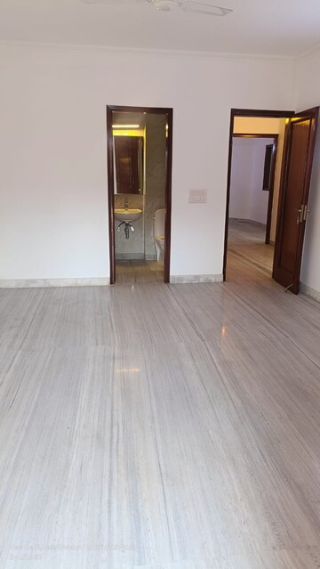 Room in 4 BHK Builder Floor at RWA Hauz Khas Block C 5, Hauz Khas – for Rent