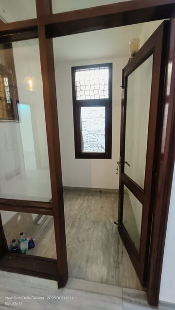 Room in 4 BHK Builder Floor at RWA Hauz Khas Block C 5, Hauz Khas – for Rent