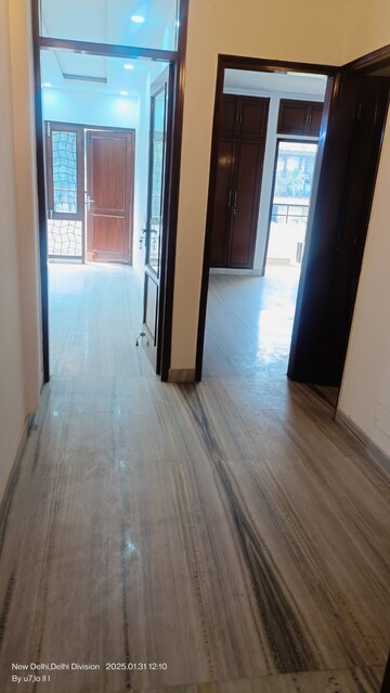 Building Lobby in 4 BHK Builder Floor at RWA Hauz Khas Block C 5, Hauz Khas – for Rent