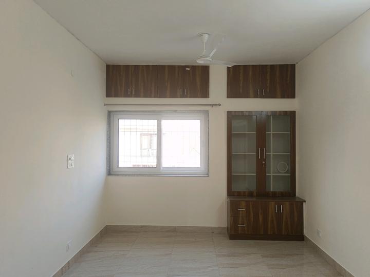 3 BHK + Servant Room Apartment For Sale in Gold Craft