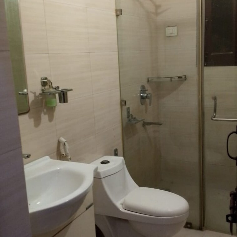 Bathroom, rwa-apartments-sector-27 5 Bedroom 123 Sq.Mt. Independent House In Sector 27 Noida 8939855