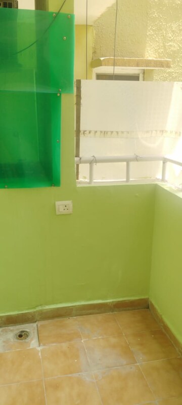Room in 2 BHK Apartment at Sargam Apartment, Jankipuram – for Rent