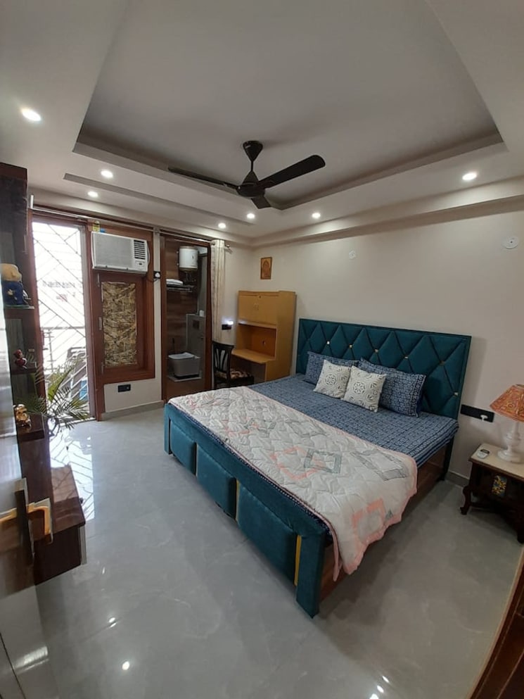 Bedroom, defence colony 2 Bedroom 217 Sq.Yd. Builder Floor In Defence Colony Delhi 8939900