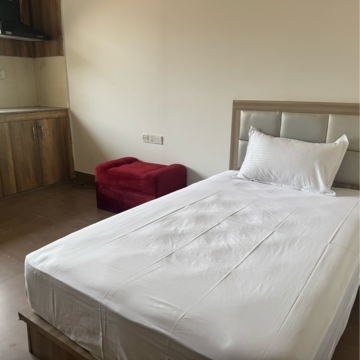  Pg For Rent in Dlf City Phase 3