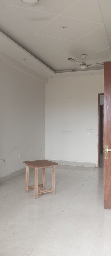 Room in 2 BHK Villa at Sector 27 – for Rent