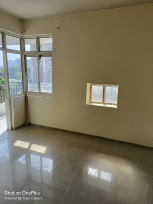 Room in 3 BHK Apartment at Omaxe Palm Greens Villas, Mu Greater Noida – for Sale