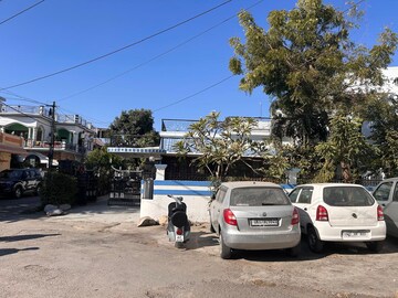 Parking in 4 BHK Independent House at Race Course Road – for Sale