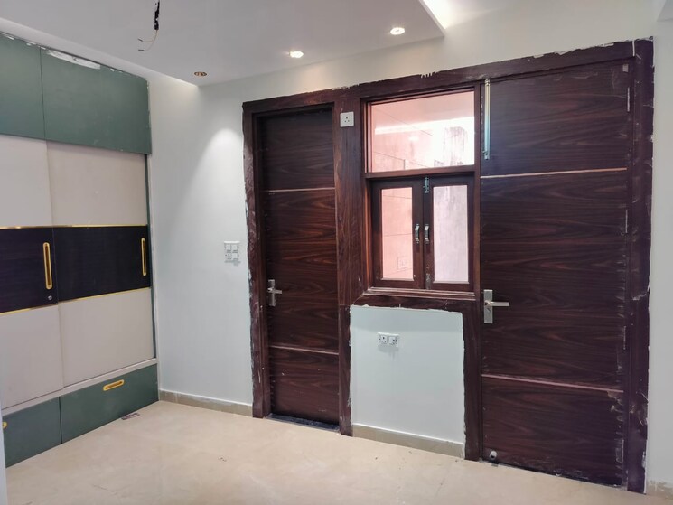 Room, radheypuri 3 Bedroom 100 Sq.Yd. Builder Floor In Radheypuri Delhi 8940013