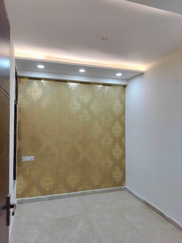 Furnished Amenities in 3 BHK Builder Floor at Radheypuri – for Sale