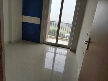 Room in 3 BHK Apartment at Tata Eureka Park, Sector 150 – for Rent
