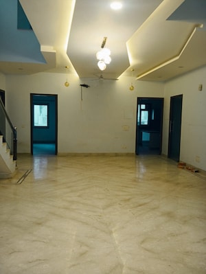 Room in 3 BHK Builder Floor at Ansal Sushant Apartments, Sushant Lok I – for Sale