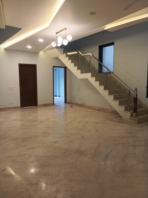 Room in 3 BHK Builder Floor at Ansal Sushant Apartments, Sushant Lok I – for Sale