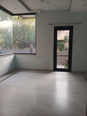 Room in 3 BHK Builder Floor at Ansal Sushant Apartments, Sushant Lok I – for Sale
